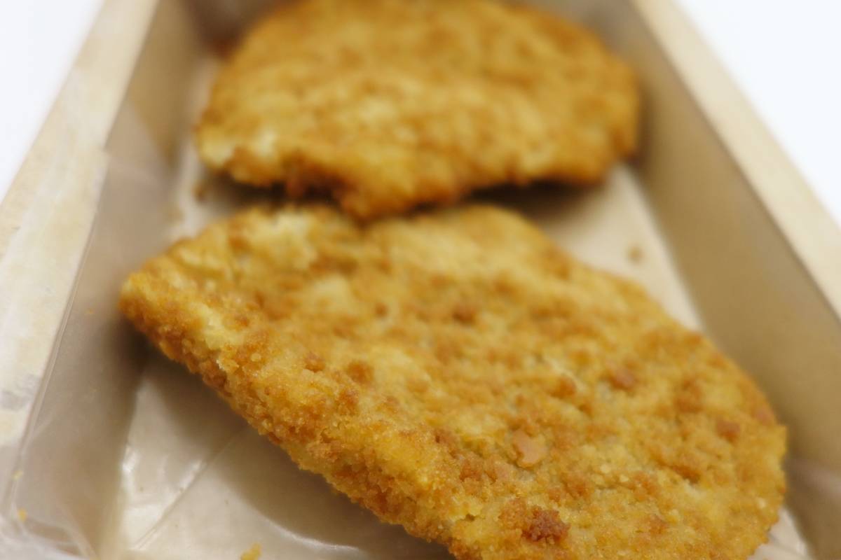 Vorgebratene, vegane "Chicken-Schnitzel".