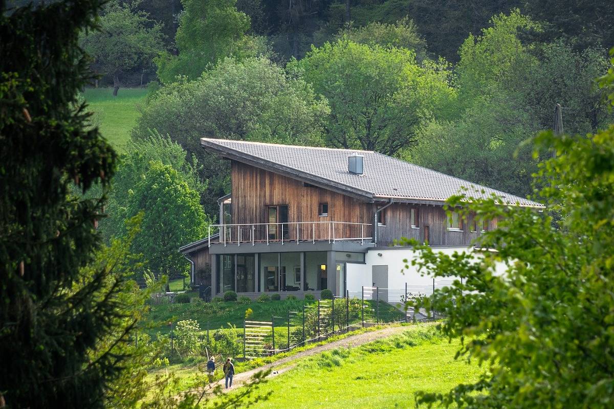 Holzhaus im Wald