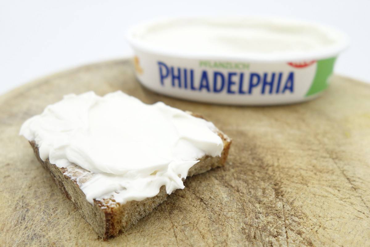 Aufs Brot geschmiert: Der vegane Philadelphia.