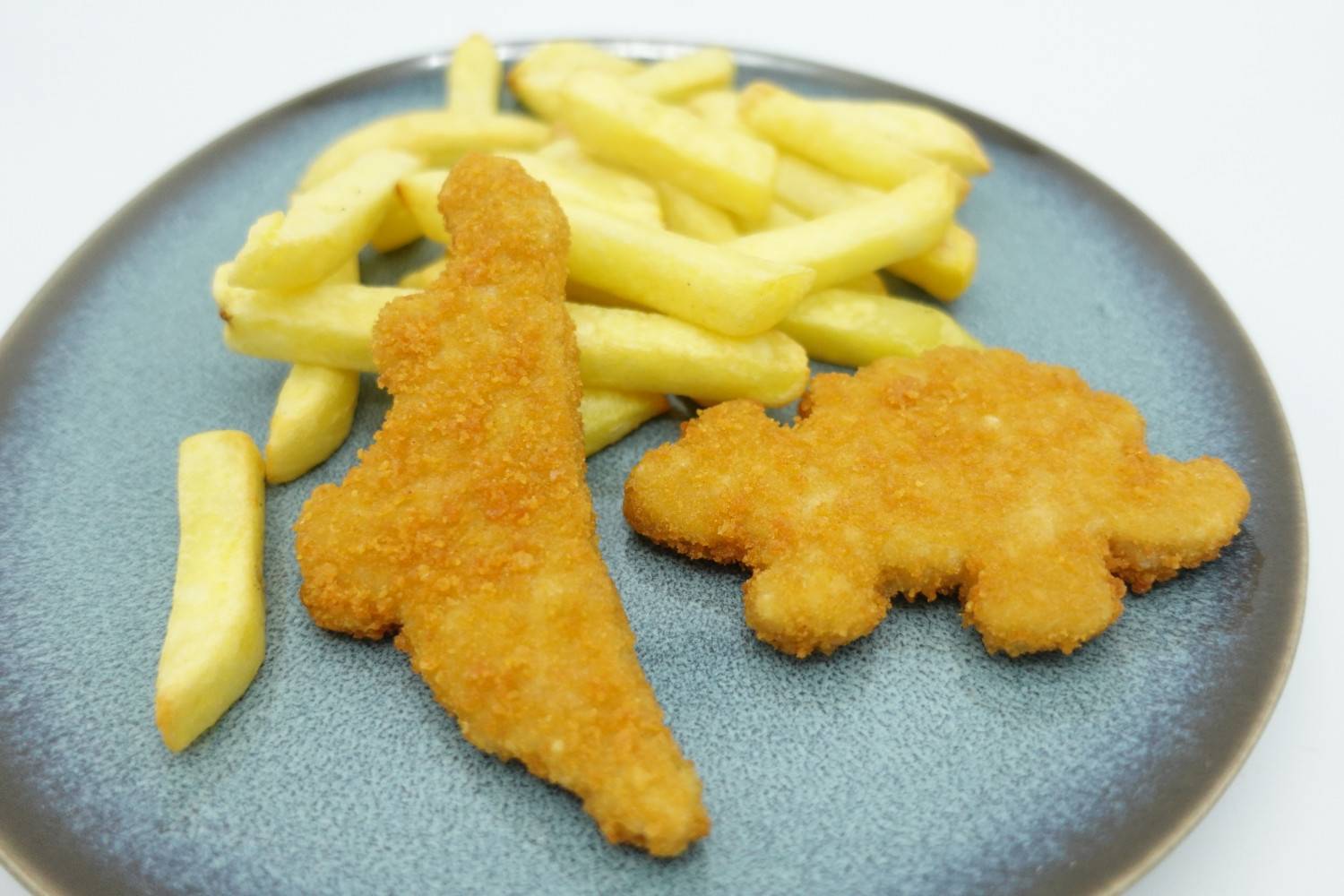 Mit Pommes: Vegane Dinos von Rewe.